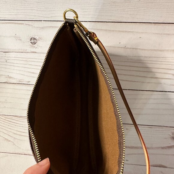 Louis Vuitton Pochette Monogram Shoulder Bag - Picture 3 of 5